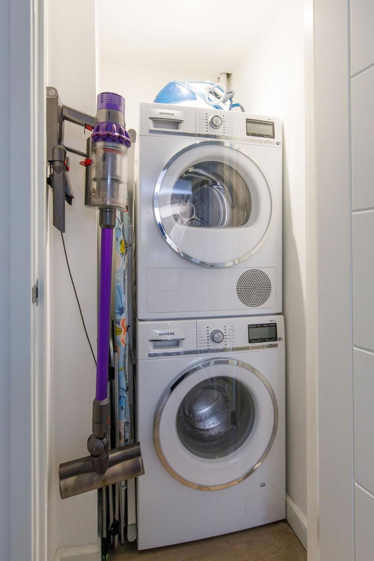 Stylish City Centre Apartment With Sauna Chichester Exterior photo